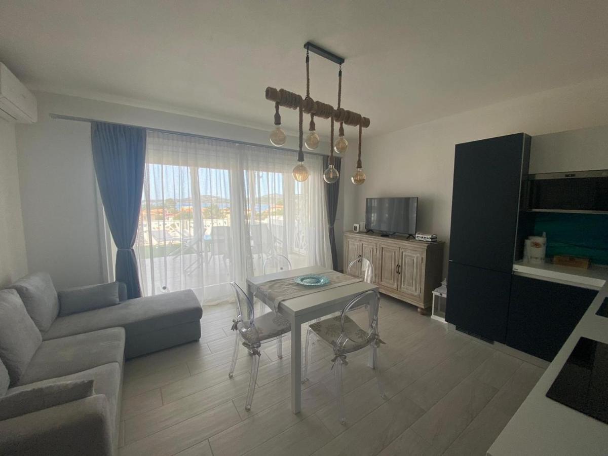 Aqua Life Luxury Apartment Arzachena Bagian luar foto